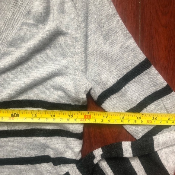 Mossimo deep V neck  striped knit sweater size small - Picture 8 of 8